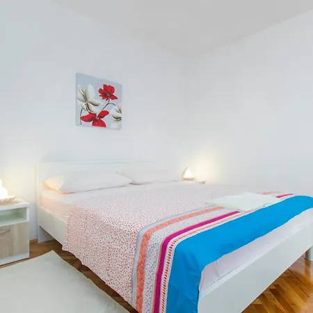 Ivan Apartment *